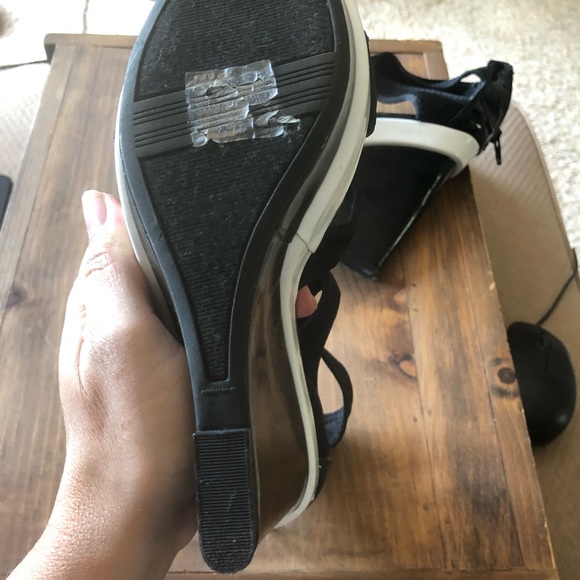 Vera wang nwot wedge heels - Picture 2 of 2